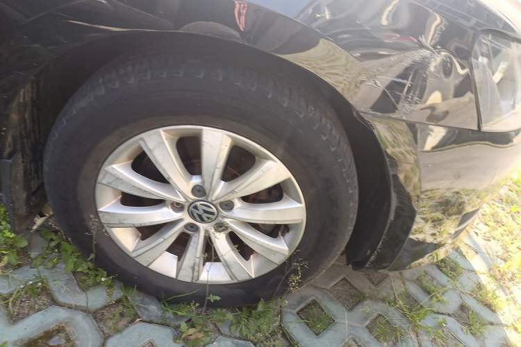Used Volkswagen Passat 2014 1.8TSI DSG Prestige Navigation Edition Right Front Wheel Hub
