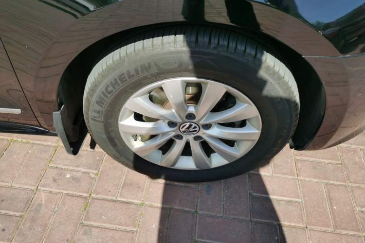 Used Volkswagen Passat 2014 1.8TSI DSG Prestige Edition Right Front Wheel Hub