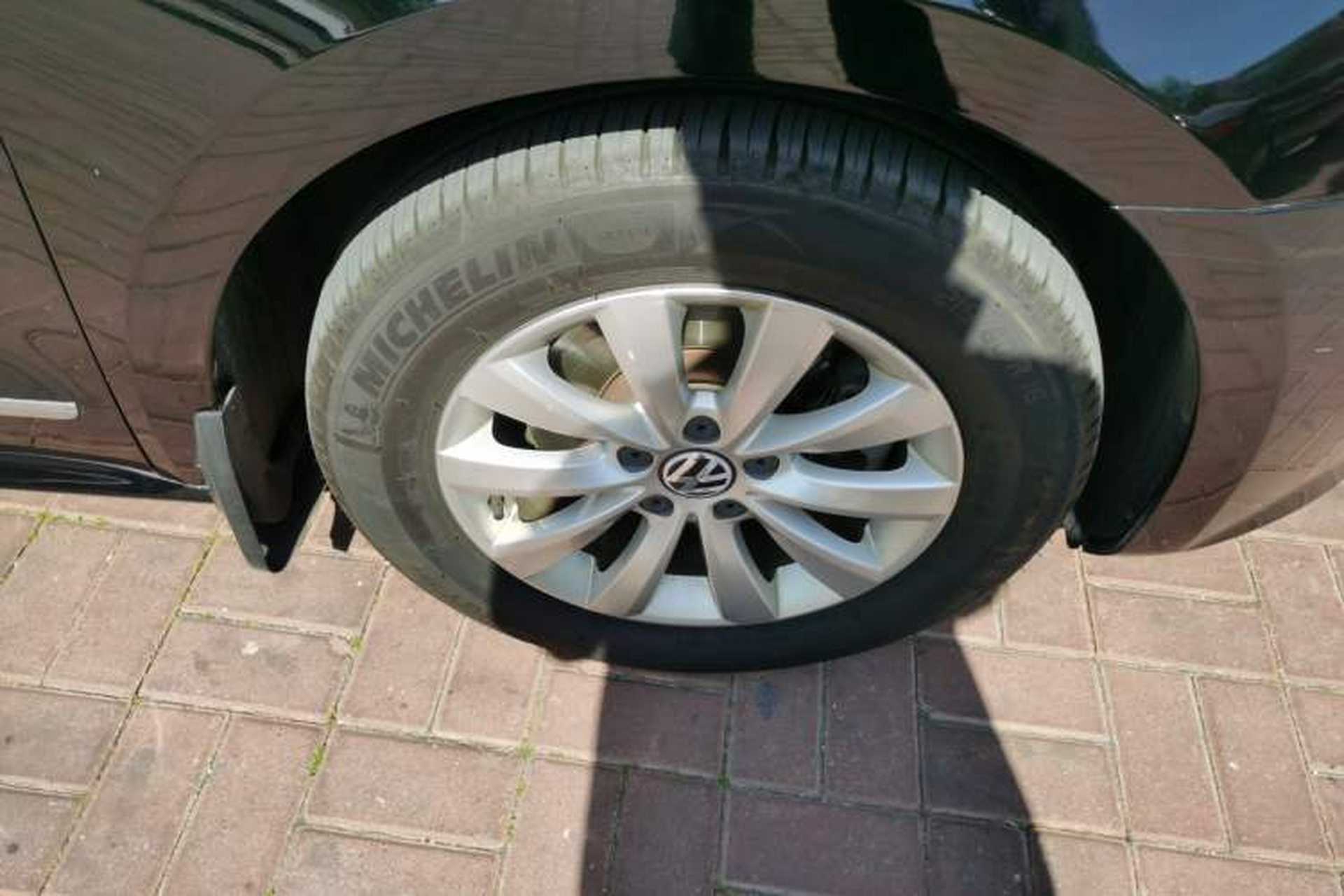 Used Volkswagen Passat 2014 1.8TSI DSG Prestige Edition Right Front Wheel Hub