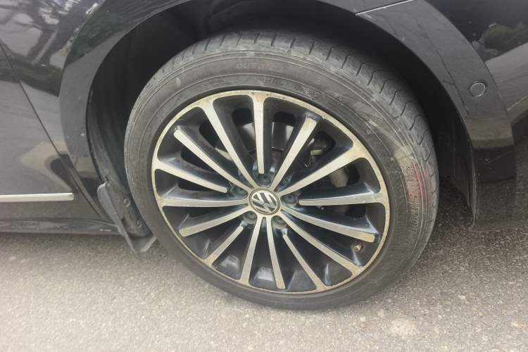 Used Volkswagen Passat 2014 2.0 TSI DSG Ultimate Edition Right Front Wheel Hub