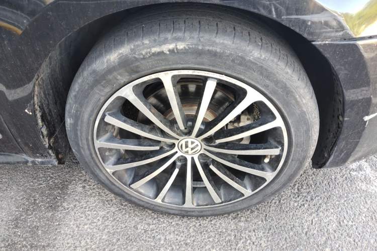 Used Volkswagen Passat 2014 2.0 TSI DSG Prestige Navigation Edition Right Front Wheel Hub