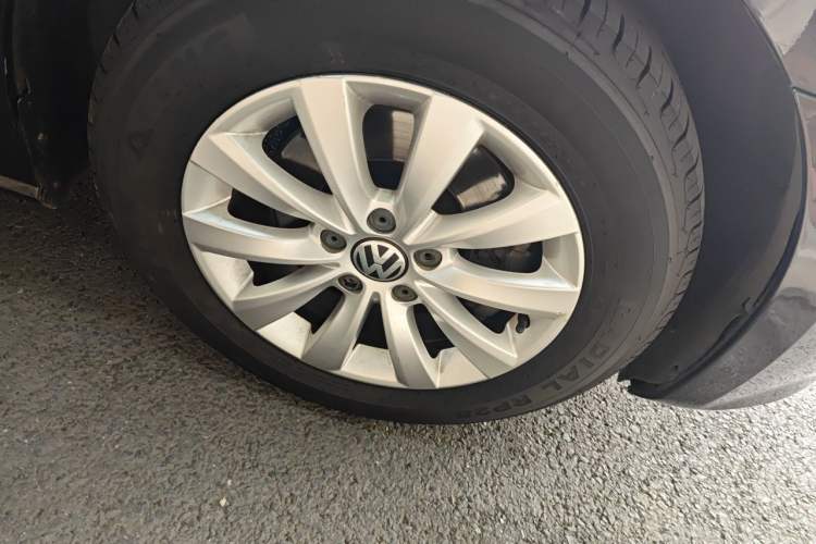 Used Volkswagen Passat 2014 1.8TSI DSG Prestige Edition Right Front Wheel Hub