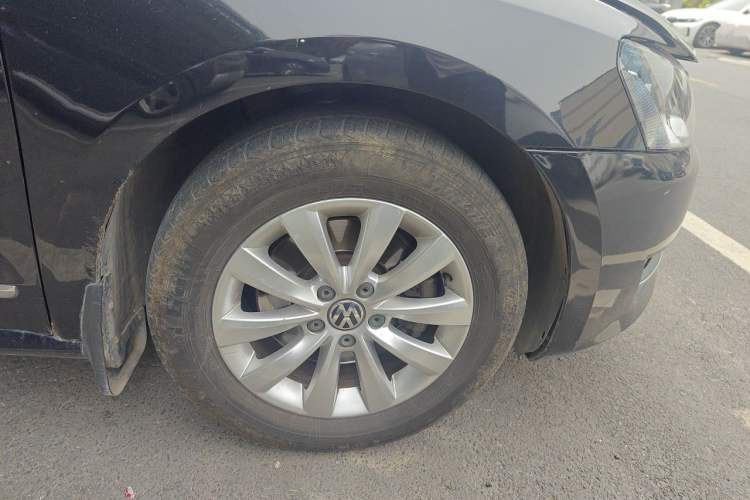 Used Volkswagen Passat 2014 1.4TSI DSG Prestige Edition Right Front Wheel Hub