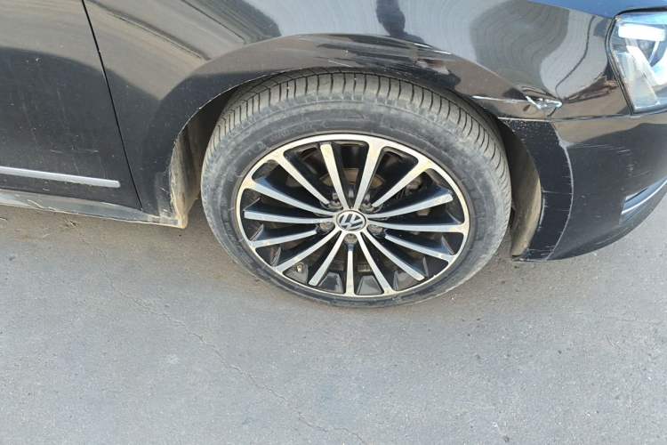 Used Volkswagen Passat 2014 1.8TSI DSG 30th Anniversary Edition Right Front Wheel Hub