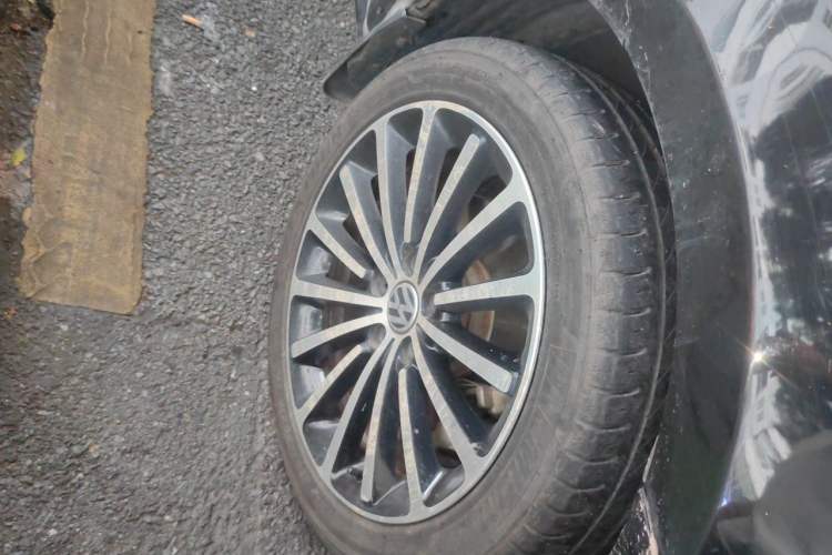 Used Volkswagen Passat 2014 1.8TSI DSG 30th Anniversary Edition Right Front Wheel Hub
