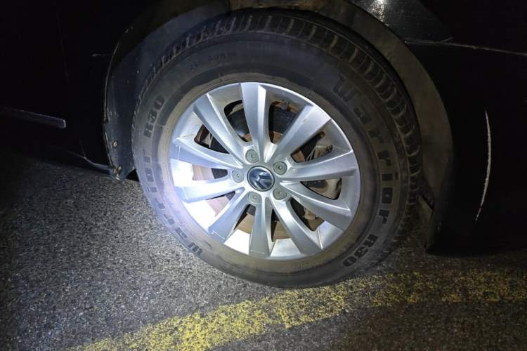 Used Volkswagen Passat 2014 1.8TSI DSG Prestige Edition Right Front Wheel Hub