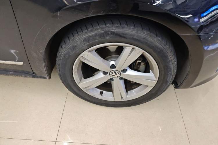 Used Volkswagen Passat 2014 2.0 TSI DSG Prestige Edition Right Front Wheel Hub