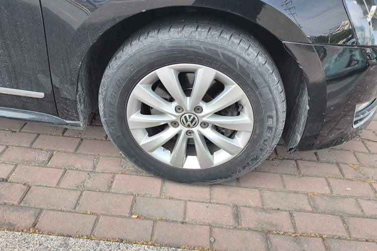 Used Volkswagen Passat 2014 1.8TSI DSG Prestige Edition Right Front Wheel Hub