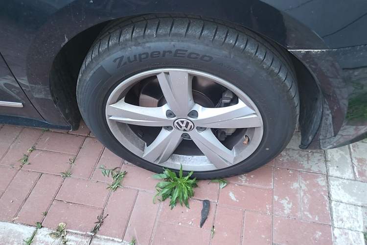 Used Volkswagen Passat 2014 2.0 TSI DSG Prestige Edition Right Front Wheel Hub