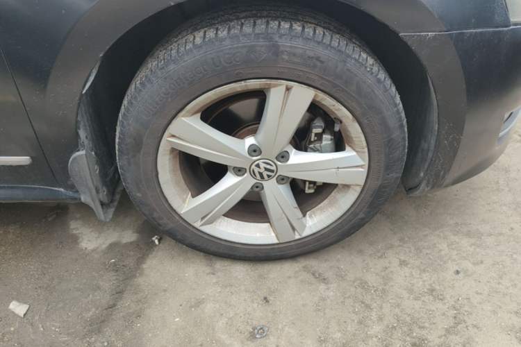 Used Volkswagen Passat 2014 1.8TSI DSG Prestige Edition Right Front Wheel Hub