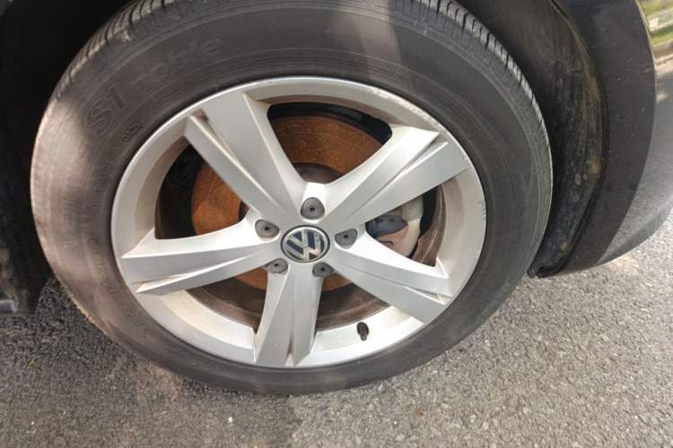 Used Volkswagen Passat 2014 1.8TSI DSG Prestige Edition Right Front Wheel Hub