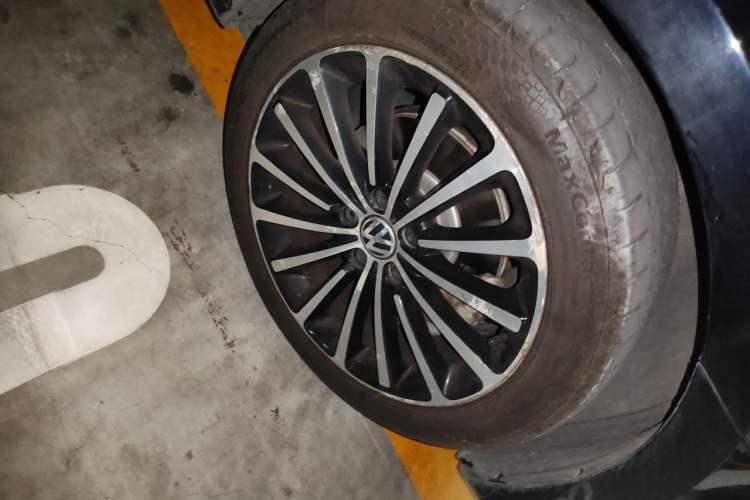 Used Volkswagen Passat 2014 2.0 TSI DSG Ultimate Edition Right Front Wheel Hub
