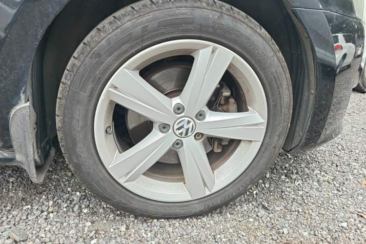 Used Volkswagen Passat 2014 1.8TSI DSG Prestige Edition Right Front Wheel Hub