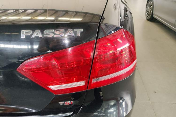 Used Volkswagen Passat 2014 1.8TSI DSG Prestige Edition Right Rear Taillight