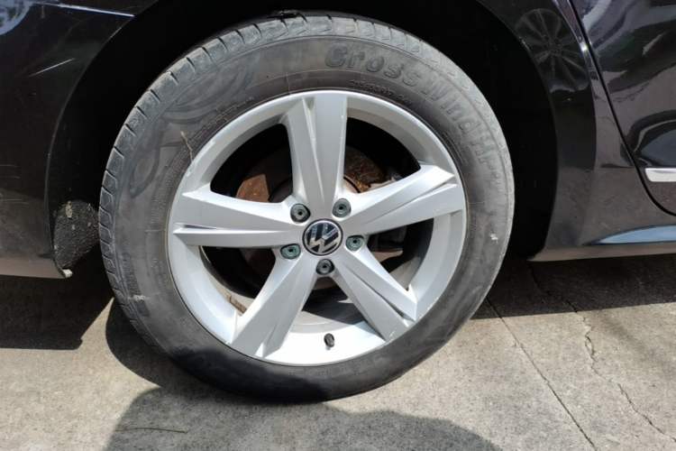 Used Volkswagen Passat 2014 1.8TSI DSG Prestige Edition Right Rear Wheel Hub