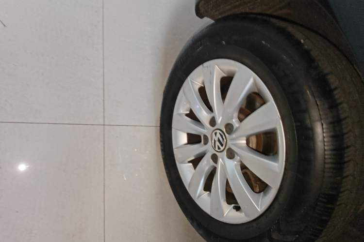 Used Volkswagen Passat 2014 1.8TSI DSG Prestige Edition Right Rear Wheel Hub
