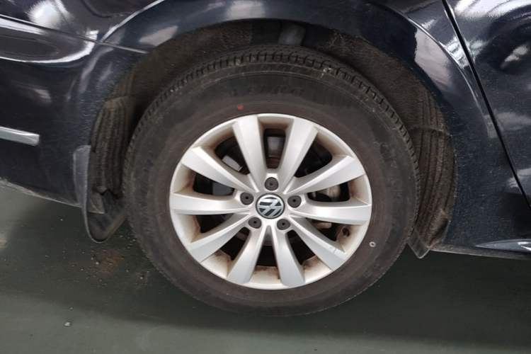 Used Volkswagen Passat 2014 1.4TSI Manual Prestige Edition Right Rear Wheel Hub