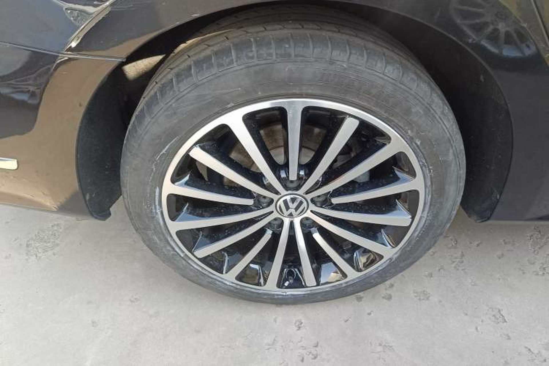 Used Volkswagen Passat 2014 1.8TSI DSG Prestige Edition Right Rear Wheel Hub