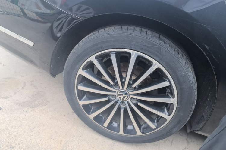 Used Volkswagen Passat 2014 1.8TSI DSG Prestige Edition Right Rear Wheel Hub