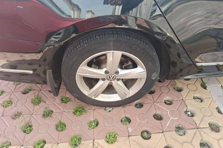 Used Volkswagen Passat 2014 2.0 TSI DSG Prestige Edition Right Rear Wheel Hub