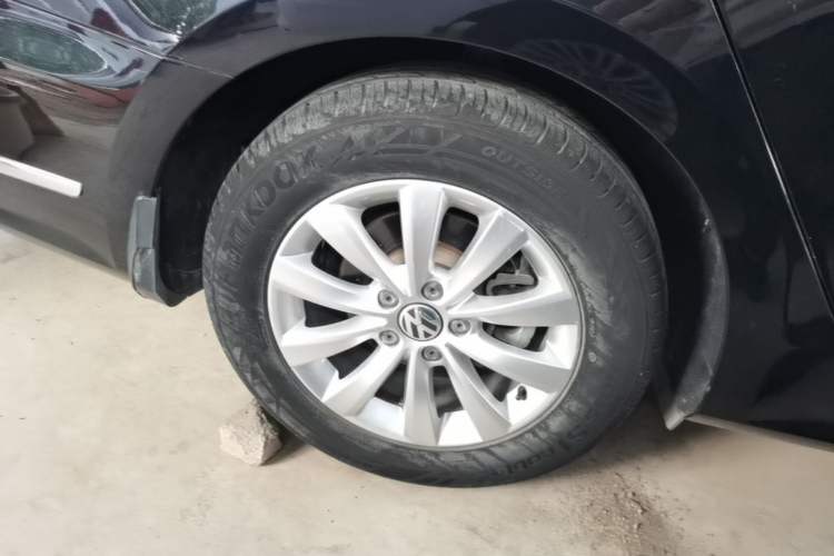 Used Volkswagen Passat 2014 1.8TSI DSG Prestige Edition Right Rear Wheel Hub