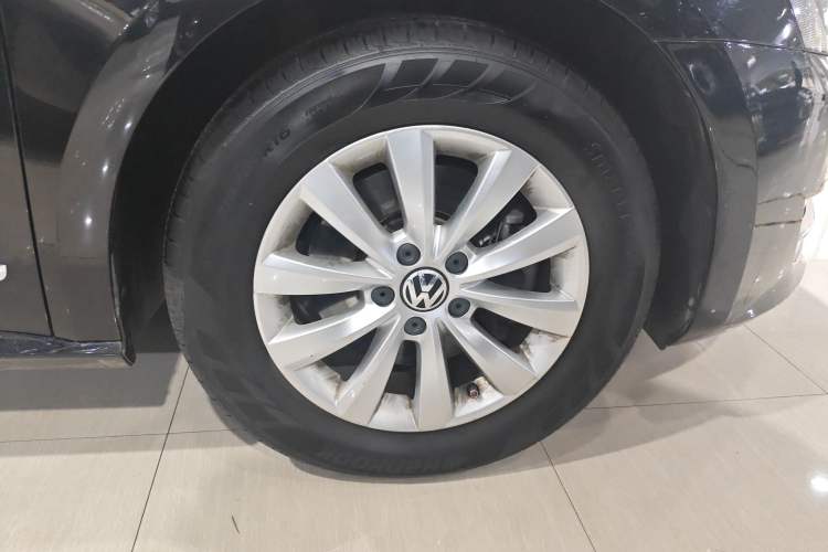 Used Volkswagen Passat 2014 1.8TSI DSG Prestige Edition Right Rear Wheel Hub