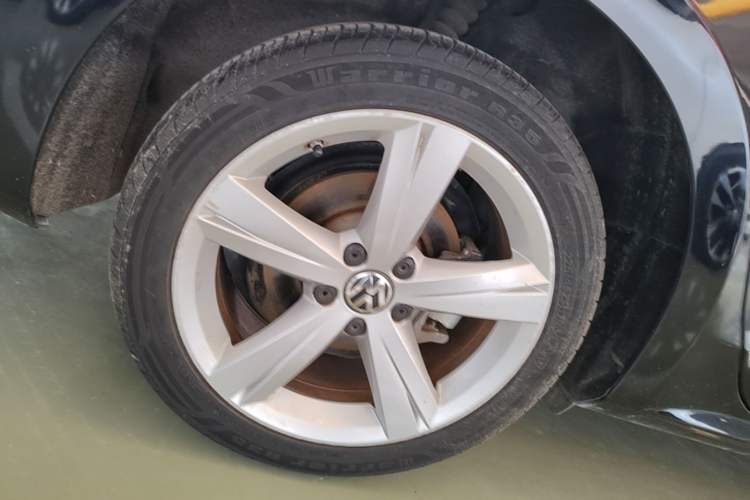 Used Volkswagen Passat 2014 2.0 TSI DSG Prestige Edition Right Rear Wheel Hub