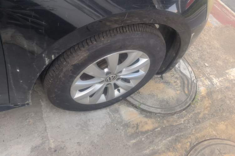 Used Volkswagen Passat 2014 1.8TSI DSG Prestige Navigation Edition Right Rear Wheel Hub
