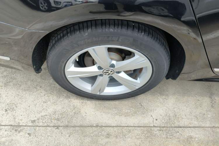 Used Volkswagen Passat 2014 1.8TSI DSG Prestige Edition Right Rear Wheel Hub