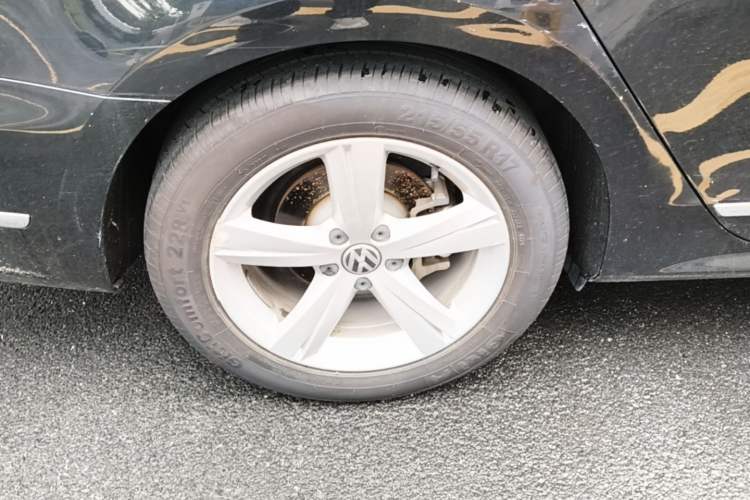 Used Volkswagen Passat 2014 1.8TSI DSG Prestige Edition Right Rear Wheel Hub