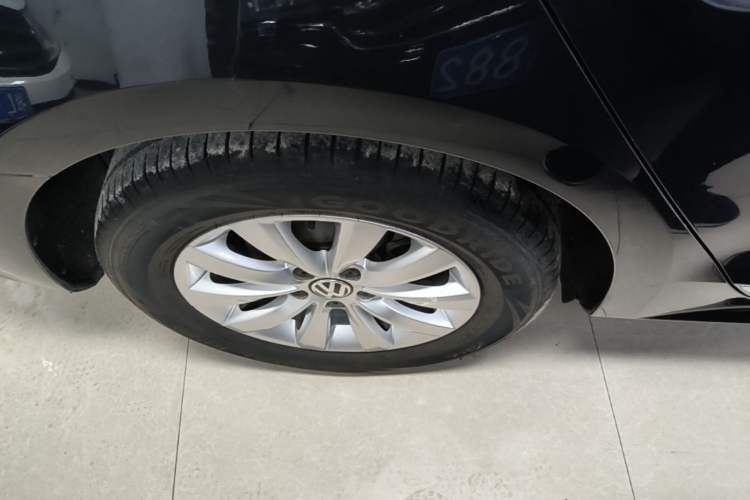 Used Volkswagen Passat 2014 1.8TSI DSG Prestige Edition Right Rear Wheel Hub