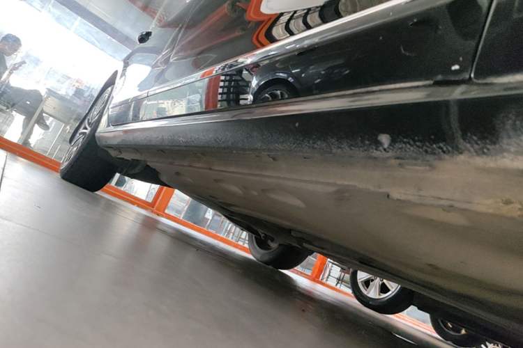 Used Volkswagen Passat 2014 1.8TSI DSG Prestige Edition Right Side Sill