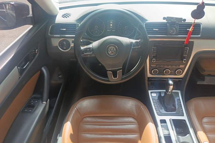 Used Volkswagen Passat 2014 2.0 TSI DSG Prestige Edition Steering Wheel