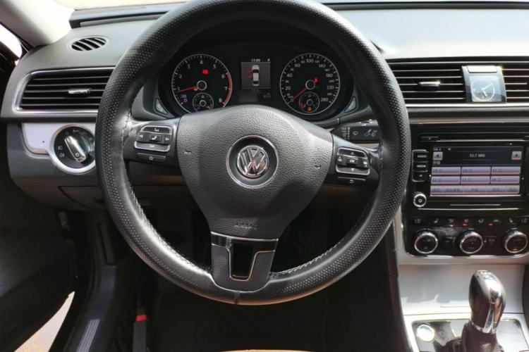 Used Volkswagen Passat 2014 1.8TSI DSG Prestige Edition Steering Wheel