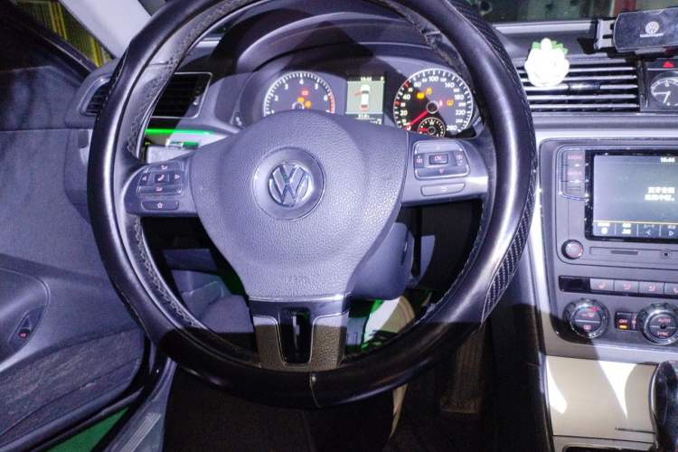 Used Volkswagen Passat 2014 1.8TSI DSG Prestige Edition Steering Wheel