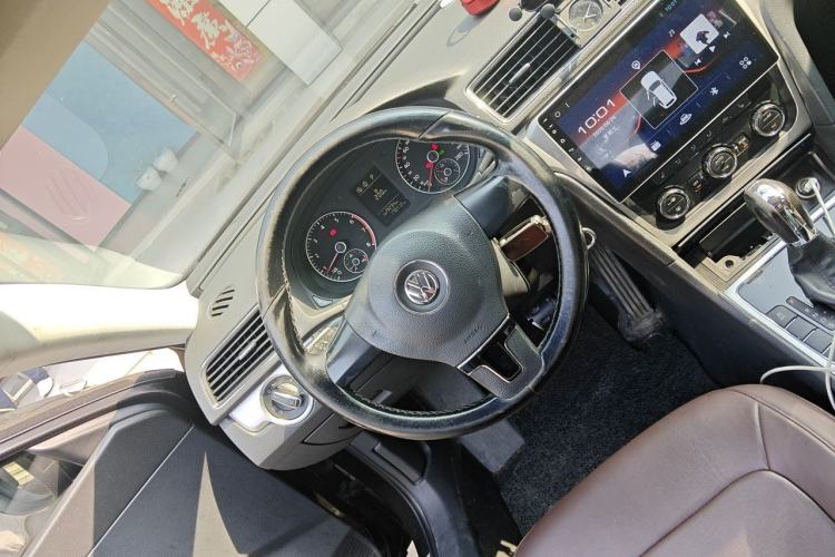 Used Volkswagen Passat 2014 1.8TSI DSG Prestige Navigation Edition Steering Wheel