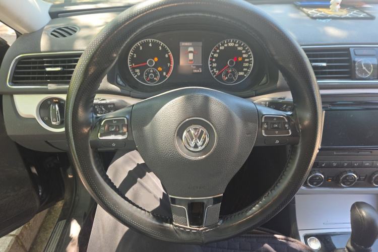 Used Volkswagen Passat 2014 1.8TSI DSG Prestige Edition Steering Wheel