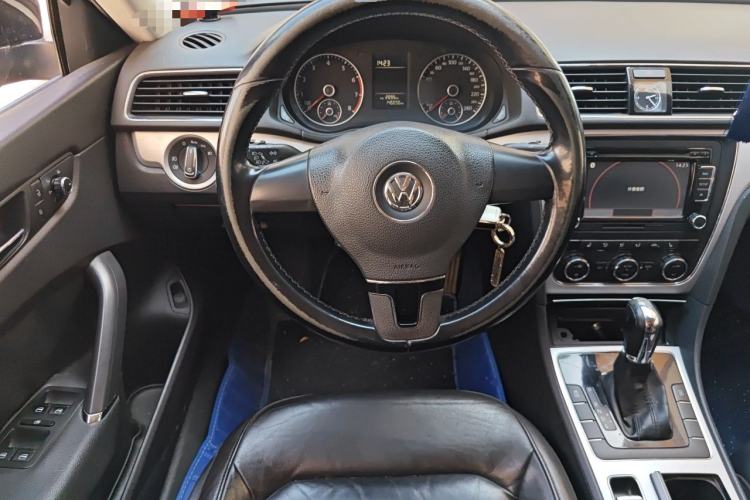 Used Volkswagen Passat 2014 1.8TSI DSG Prestige Navigation Edition Steering Wheel