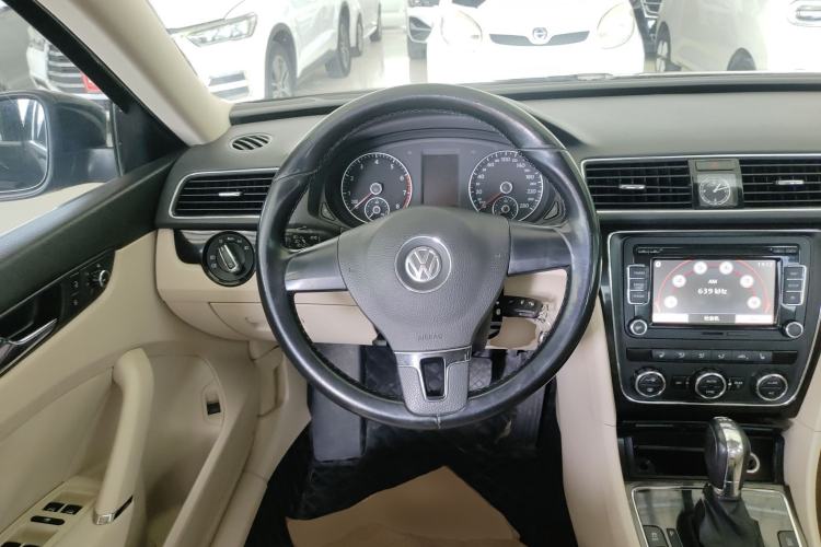 Used Volkswagen Passat 2014 1.8TSI DSG Prestige Navigation Edition Steering Wheel