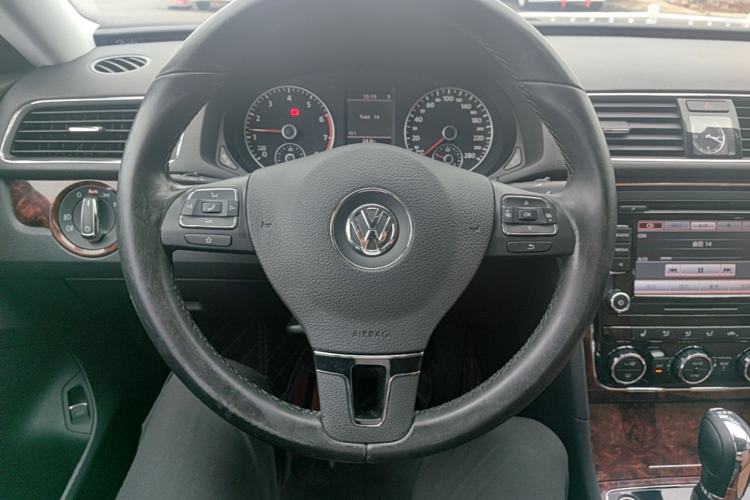 Used Volkswagen Passat 2014 1.8TSI DSG Prestige Edition Steering Wheel