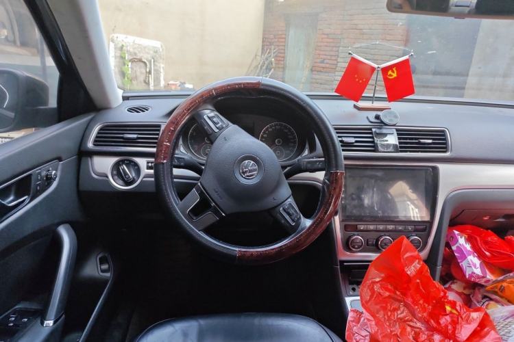 Used Volkswagen Passat 2014 1.8TSI DSG Prestige Navigation Edition Steering Wheel