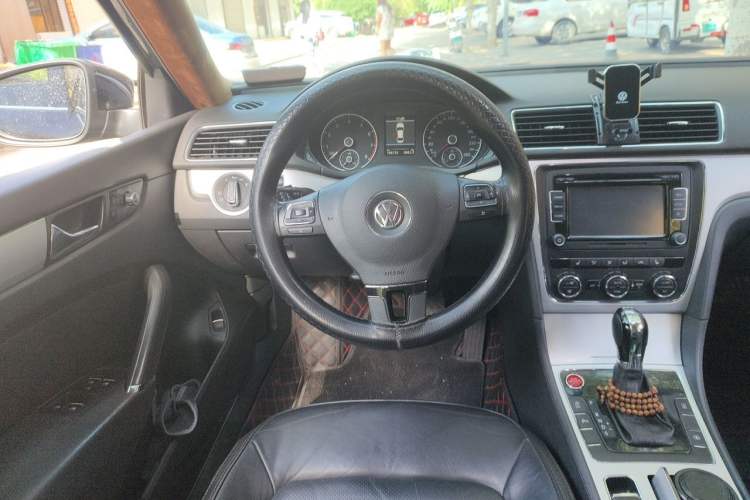 Used Volkswagen Passat 2014 2.0 TSI DSG Prestige Navigation Edition Steering Wheel