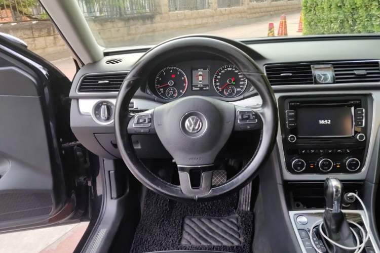Used Volkswagen Passat 2014 1.8TSI DSG Prestige Edition Steering Wheel
