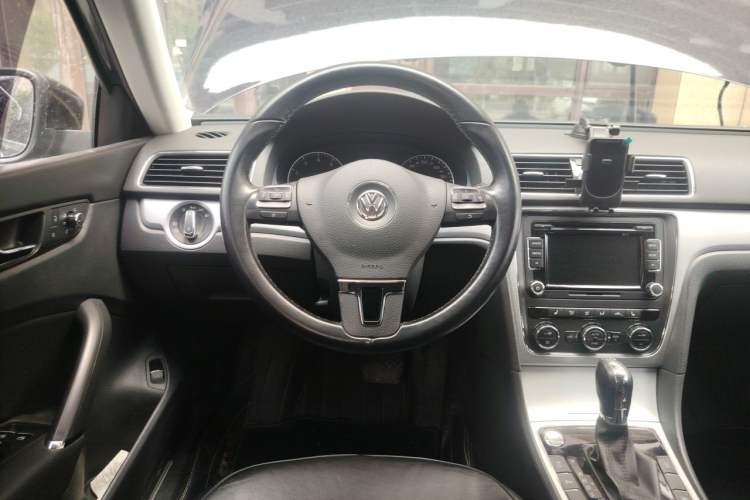 Used Volkswagen Passat 2014 1.8TSI DSG Prestige Navigation Edition Steering Wheel