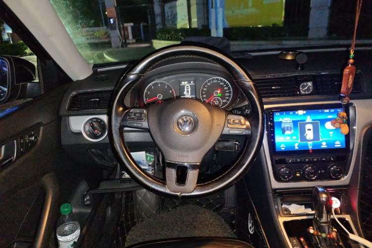 Used Volkswagen Passat 2014 1.8TSI DSG Prestige Navigation Edition Steering Wheel
