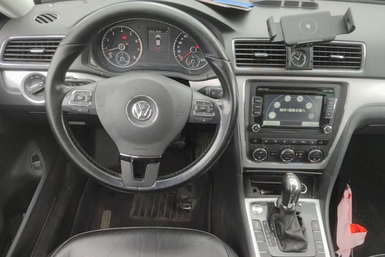 Used Volkswagen Passat 2014 1.8TSI DSG Prestige Navigation Edition Steering Wheel