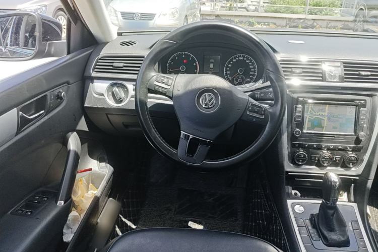 Used Volkswagen Passat 2014 1.8TSI DSG Prestige Navigation Edition Steering Wheel