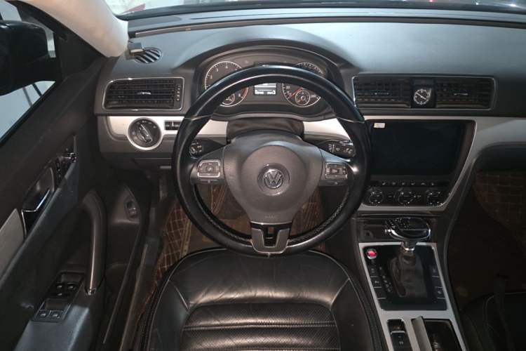 Used Volkswagen Passat 2014 2.0 TSI DSG Prestige Edition Steering Wheel