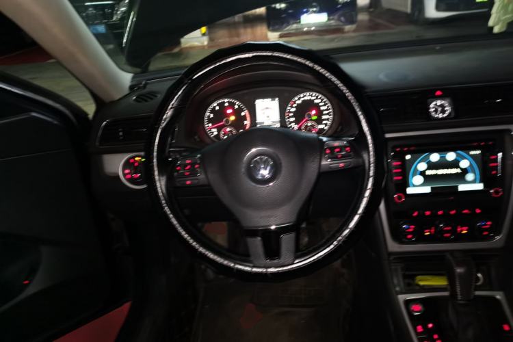 Used Volkswagen Passat 2014 1.8TSI DSG Prestige Navigation Edition Steering Wheel