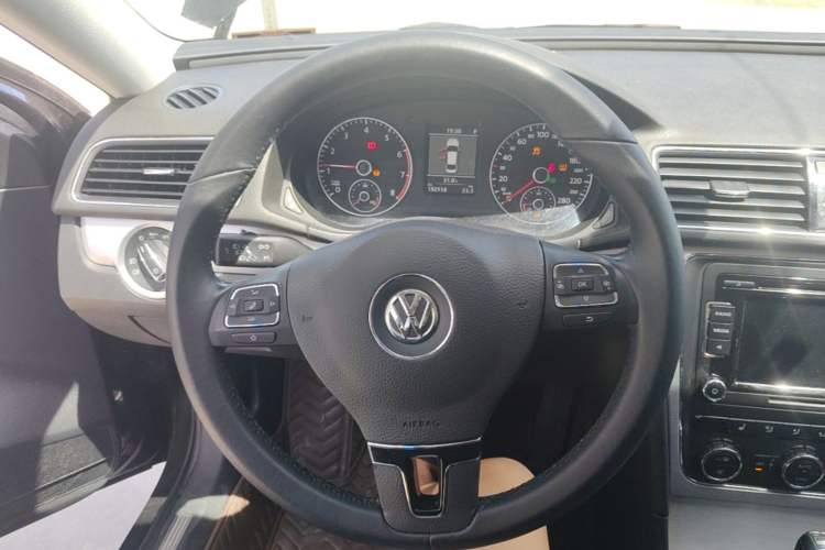 Used Volkswagen Passat 2014 1.8TSI DSG Prestige Edition Steering Wheel